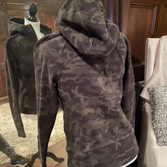 Lululemon Scuba Full-zip Hoodie Green Camo, size 8, EUC - Picture 4 of 6